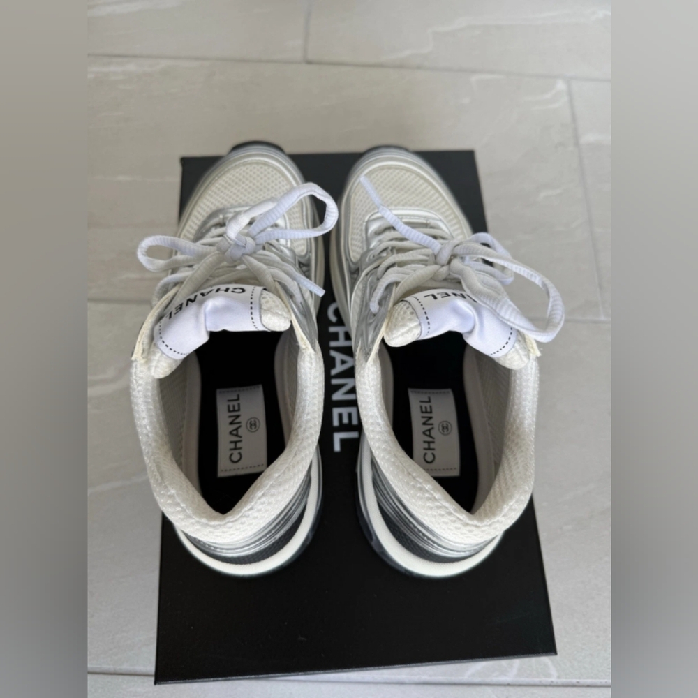 Chanel CC Logo Sneakers - Picture 4 of 8